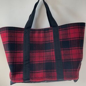 NWT BARNEYS NEW YORK OVERSIZED OVERNIGHT TOTE BAG. RED AND BLACK PLAID